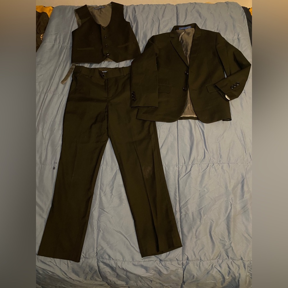 Perry Ellis 3 Pieces Black Suit - Boy - Size 8 - Very Good Condition